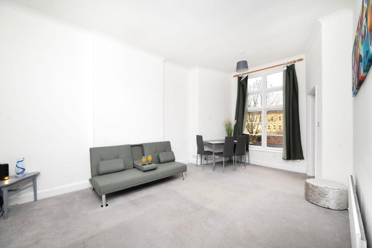 Appartement Spacious Minimalist 1br Flat In