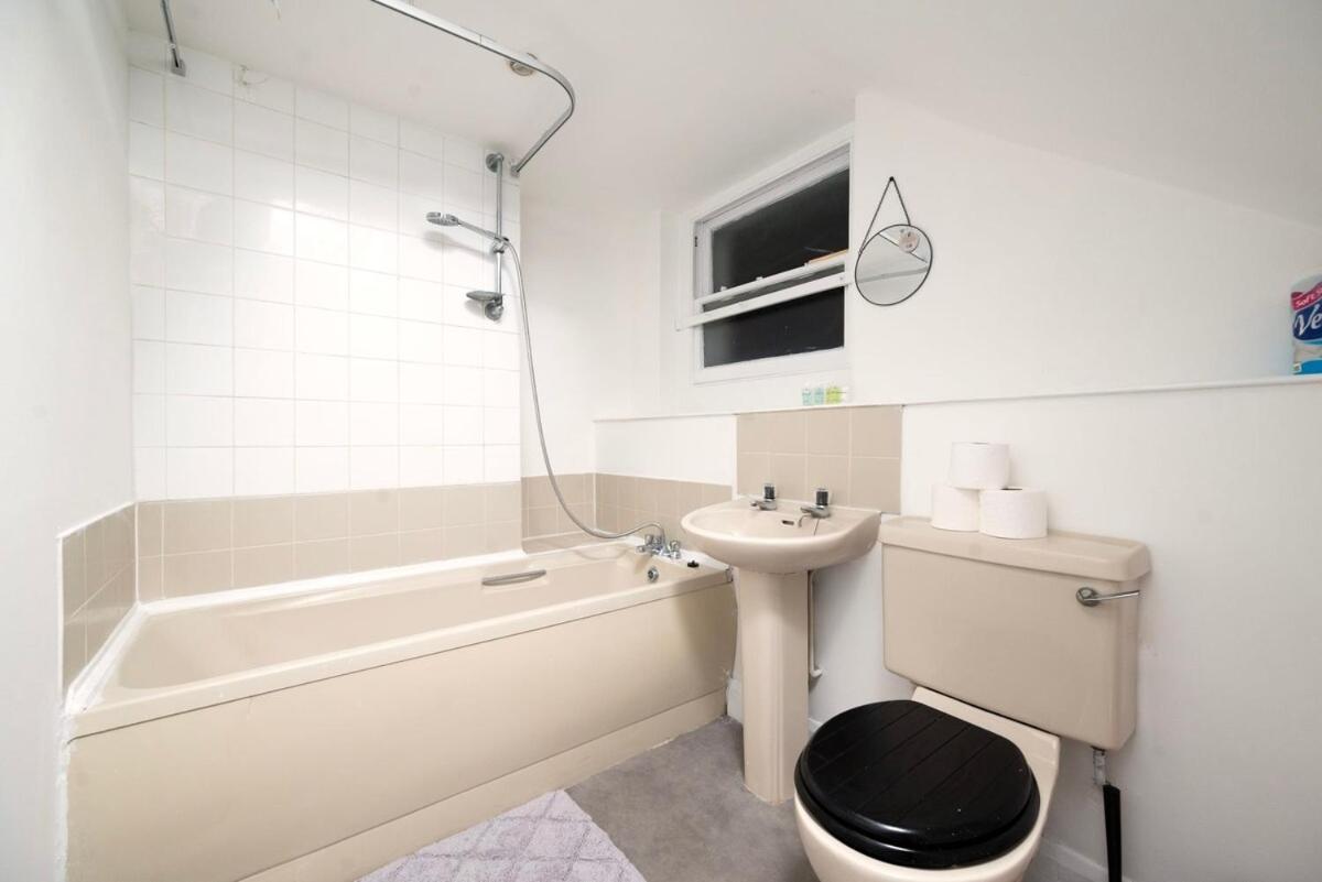 Spacious Minimalist 1br Flat In Appartement Londres